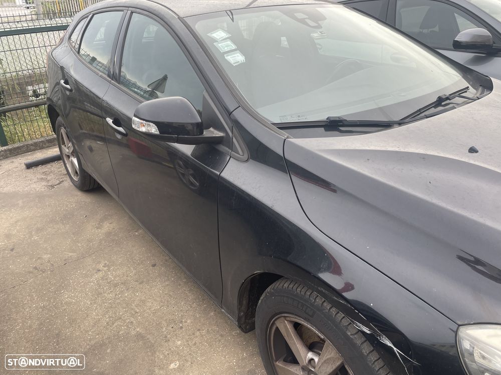 Volvo V40 2.0 D2 Momentum Geartronic - 3
