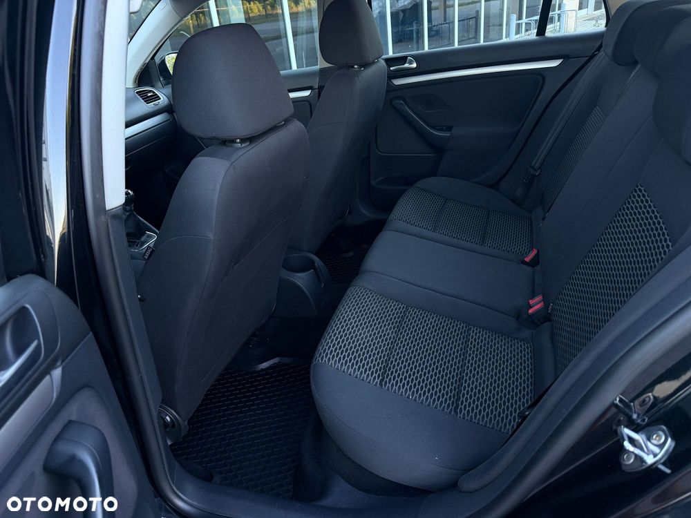 Volkswagen Golf 1.6 TDI Comfortline - 6