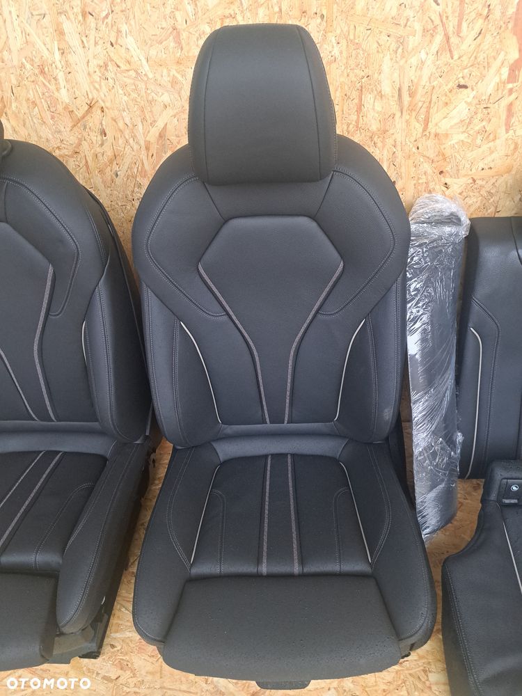 BMW 5 G30 LCI czarne wnętrze Mpakiet skóra grzane elektryka pamięć tunel 4szt boczkiNowe! - 4