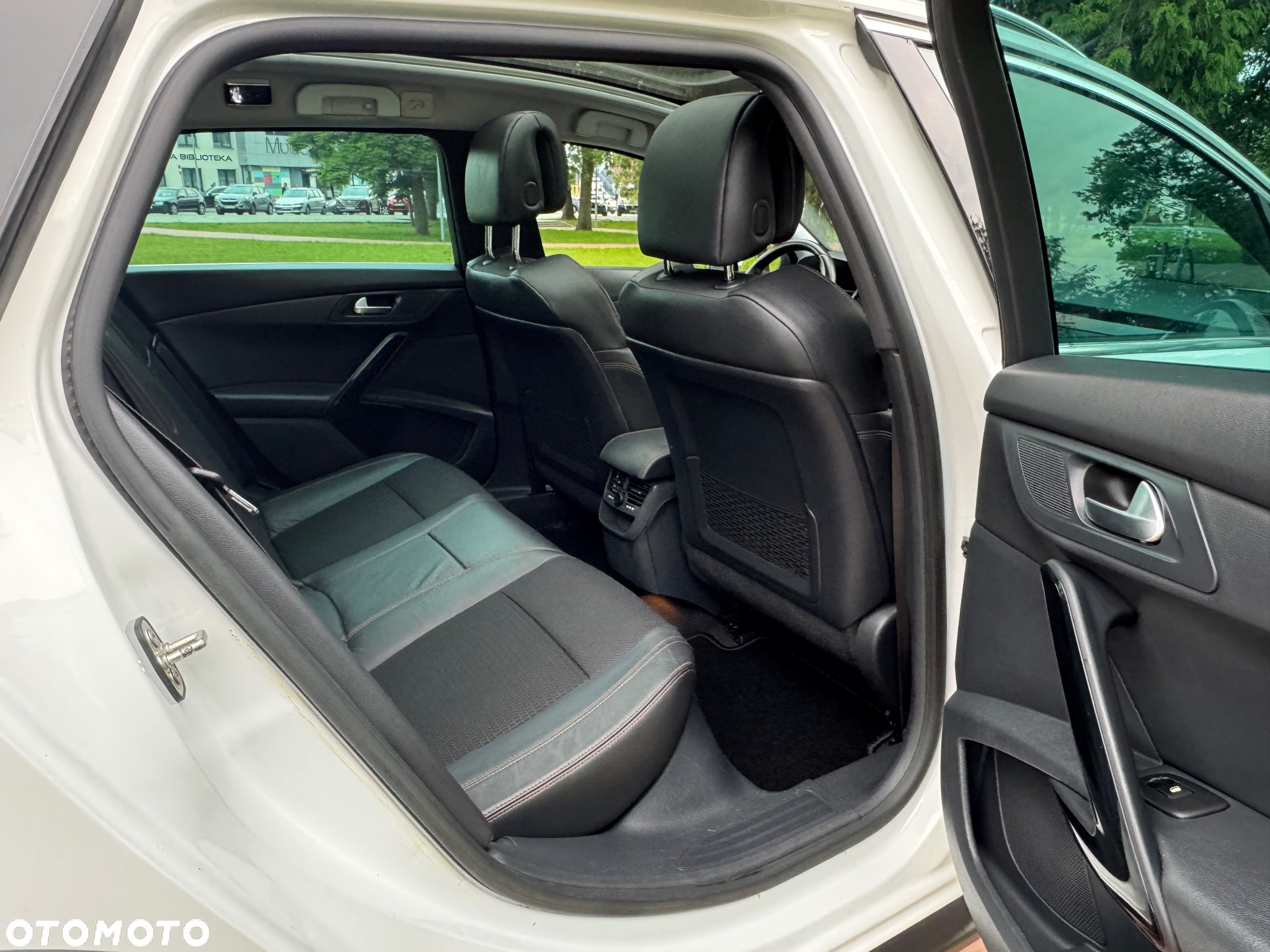 Peugeot 508 RXH 2.0 HDi HYbrid4 - 34