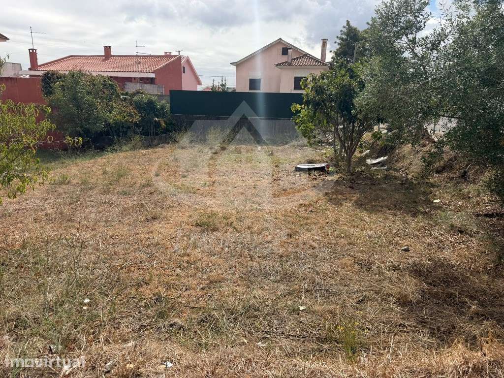 Terreno de gaveto em fase de legalização com 300 m² na Portela da A... - Grande imagem: 3/8
