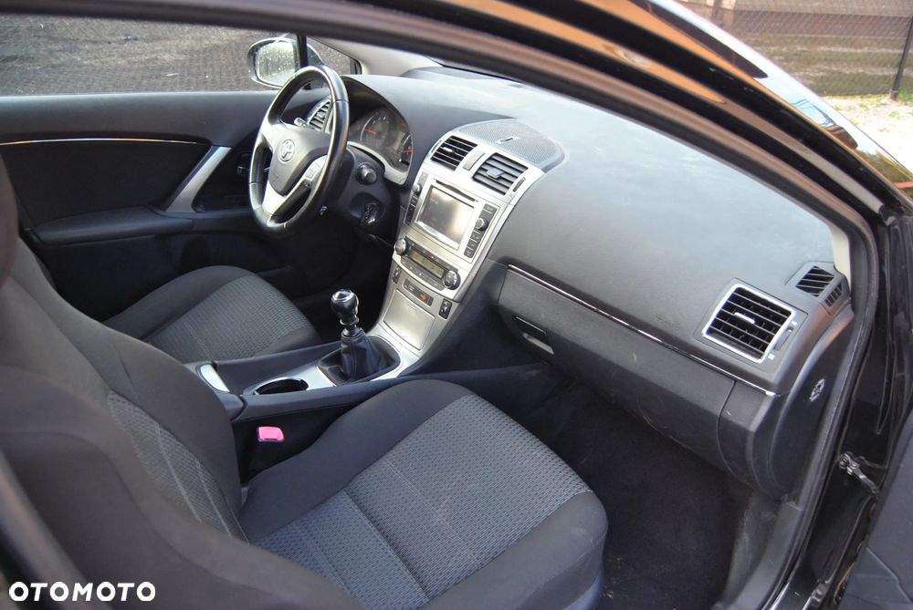 Toyota Avensis 1.8 Premium EU5 - 17