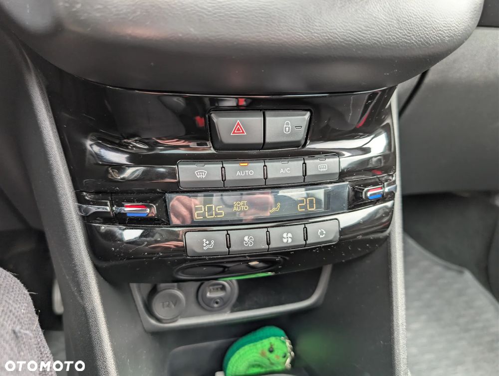 Peugeot 208 PureTech 82 Allure - 13