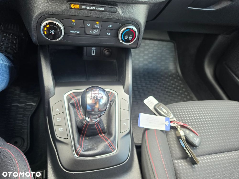 Ford Focus 1.0 EcoBoost Start-Stopp-System ST-LINE - 24