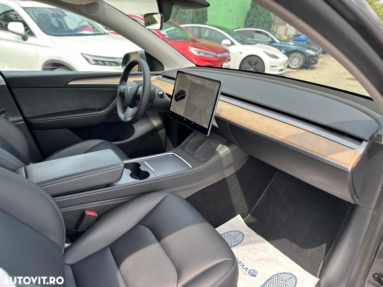 Tesla Model Y Long Range AWD - 11