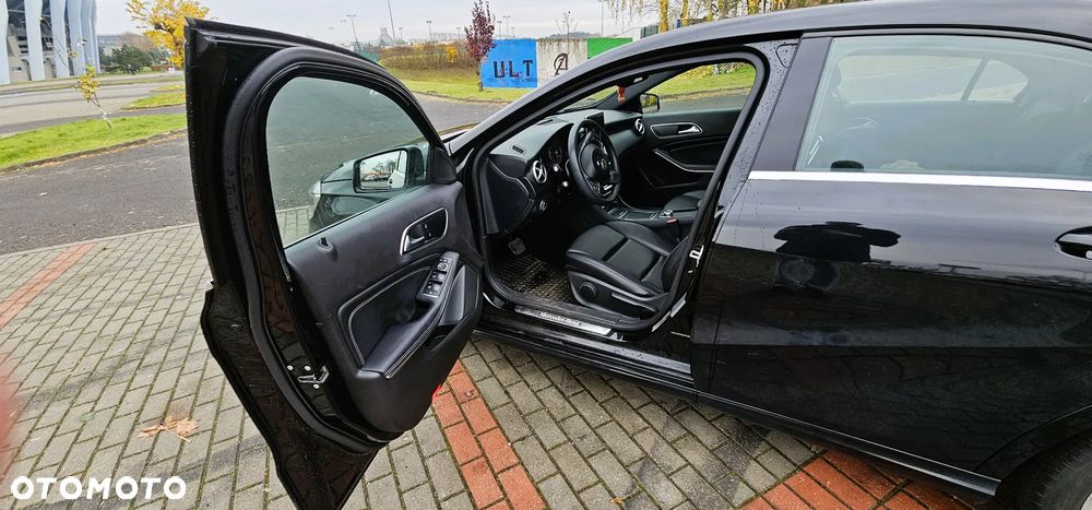 Mercedes-Benz Klasa A 180 7G-DCT - 11