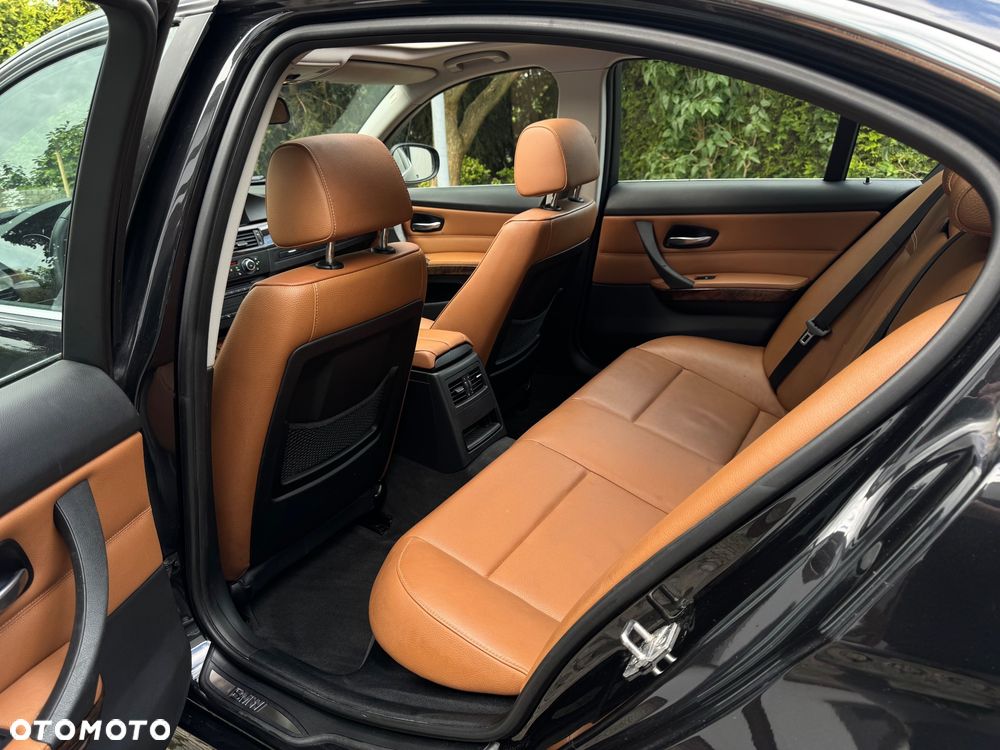 BMW Seria 3 325d DPF Edition Sport - 23