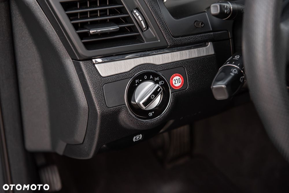 Mercedes-Benz Klasa E 350 CDI DPF BlueEFFICIENCY 7G-TRONIC Avantgarde - 17