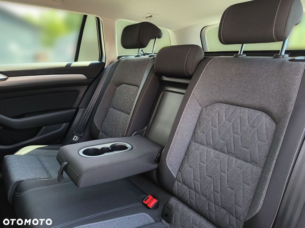 Volkswagen Passat - 12