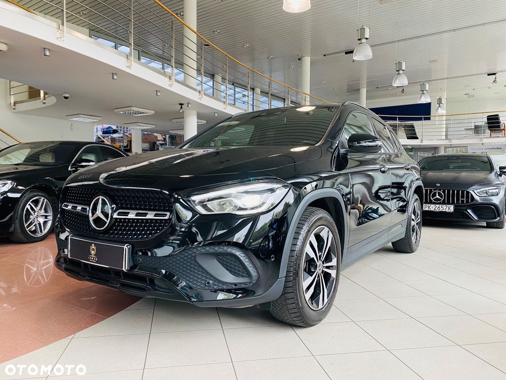 Mercedes-Benz GLA 180 Progressive - 4