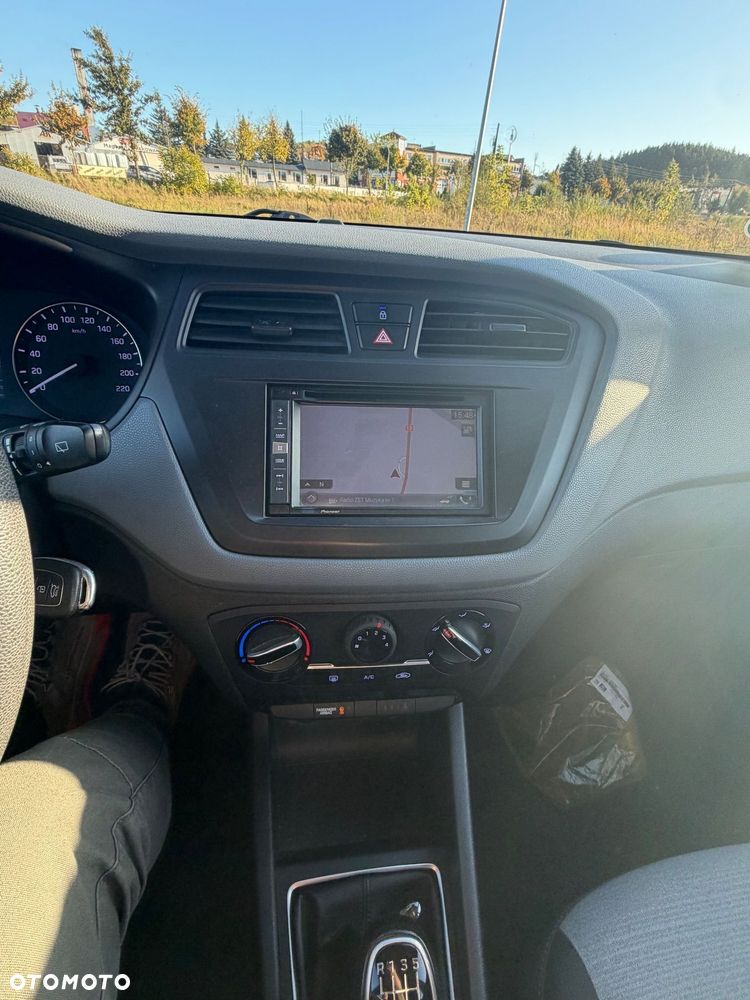 Hyundai i20 - 24