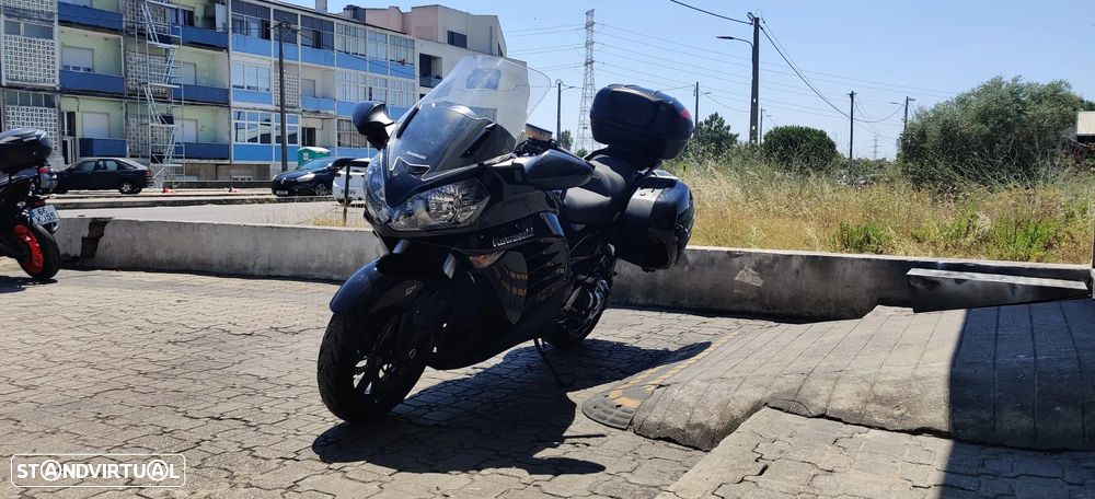 Kawasaki GTR 1400 - 5