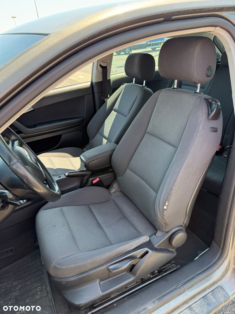 Audi A3 3-drzwiowe 1.6 TDI DPF Ambiente - 6