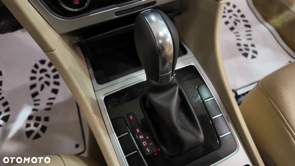 Volkswagen Passat - 30