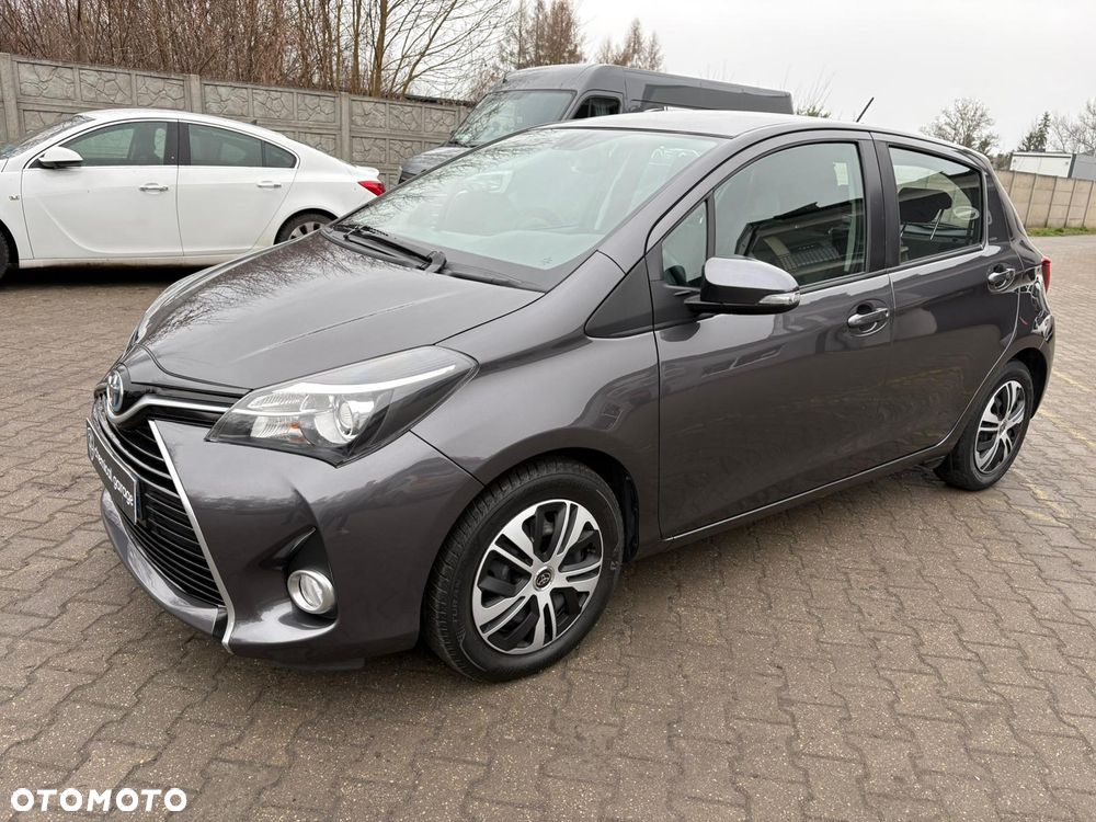 Toyota Yaris Hybrid 100 Dynamic - 10