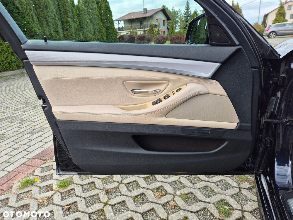 BMW Seria 5 M550d xDrive Touring Sport-Aut - 26