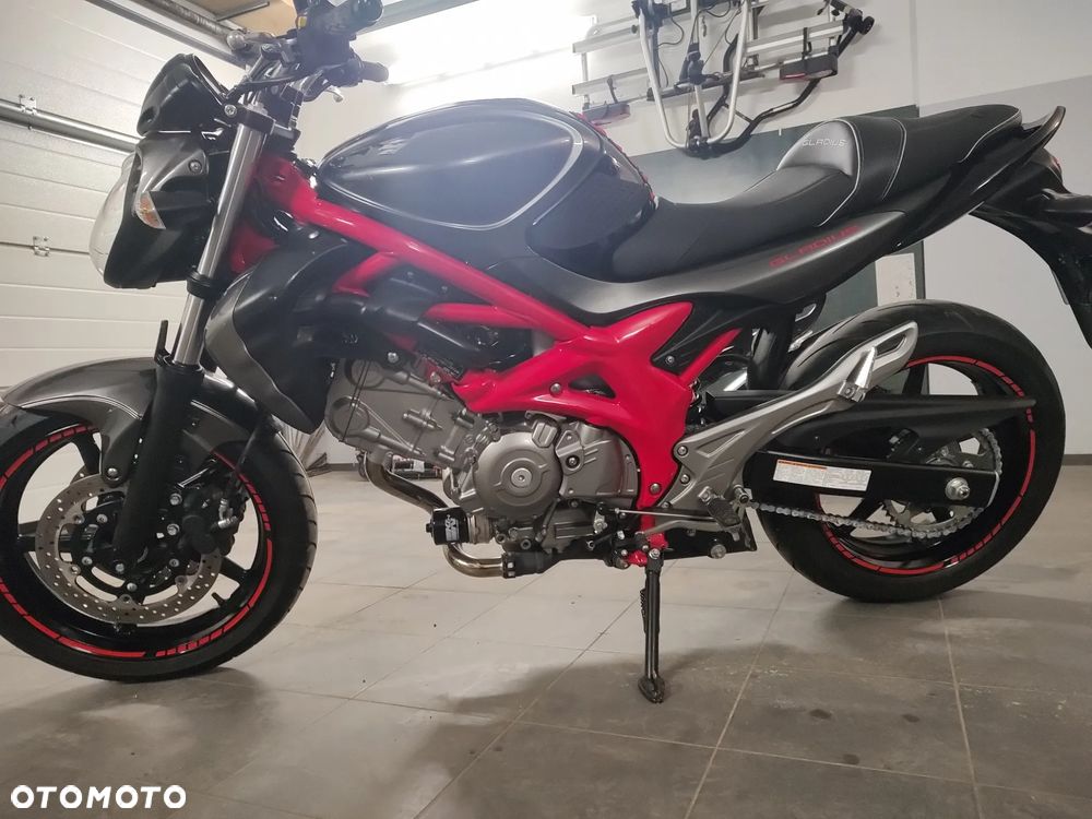 Suzuki Gladius - 4