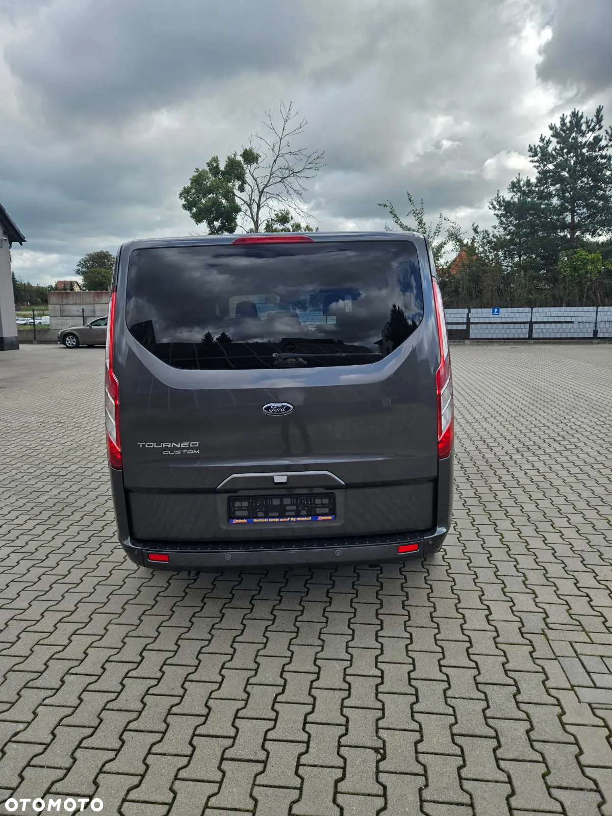Ford Tourneo Custom - 3