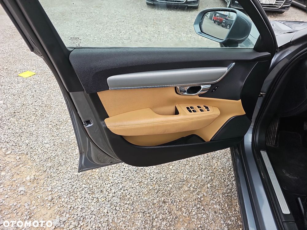 Volvo V90 D4 Momentum - 25