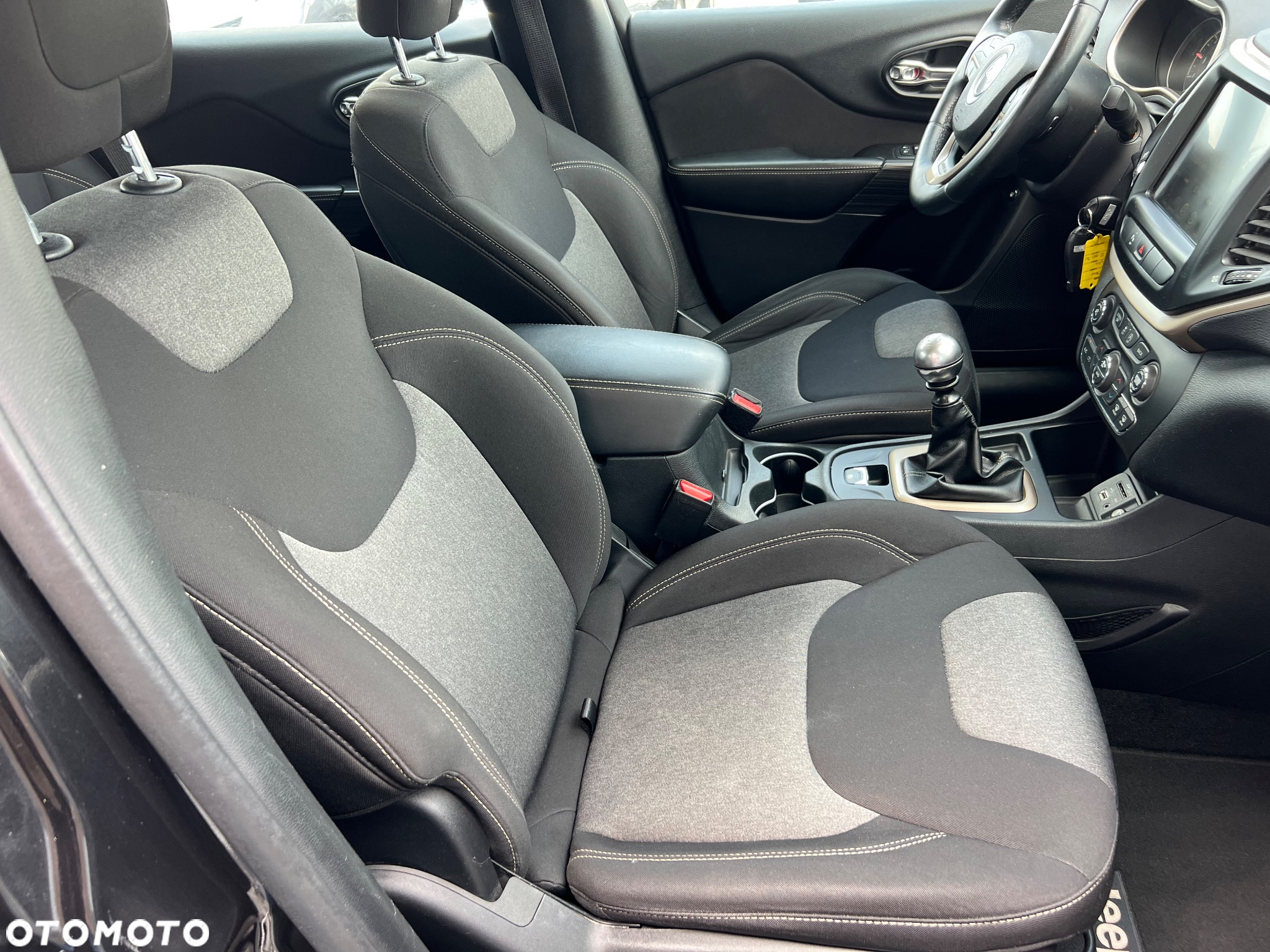 Jeep Cherokee 2.0 MJD Active Drive I Longitude - 15