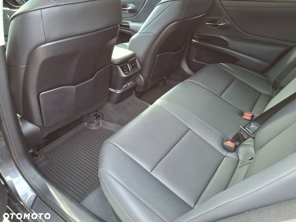 Lexus ES 300h Business Edition - 12