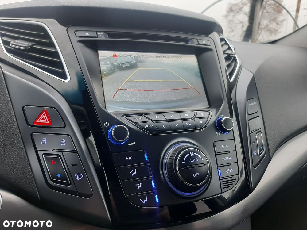 Hyundai i40 Kombi blue 1.6 Family - 11