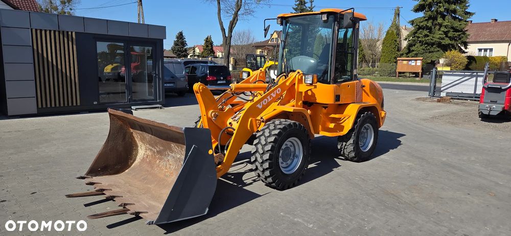 Volvo <<Ładowarka Volvo L30, 1999r, opony 90%dobre,łyżka+widły, z Niemiec>> - 2