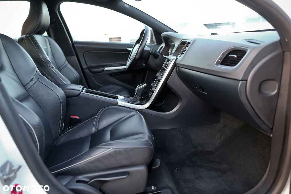 Volvo V60 D3 Geartronic RDesign - 27