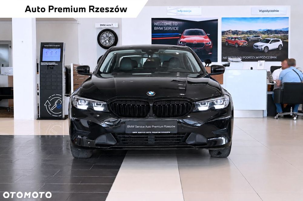 BMW Seria 3 2021 photo 2