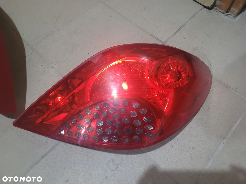 Peugeot 207 cc lampy P+ L tył - 2
