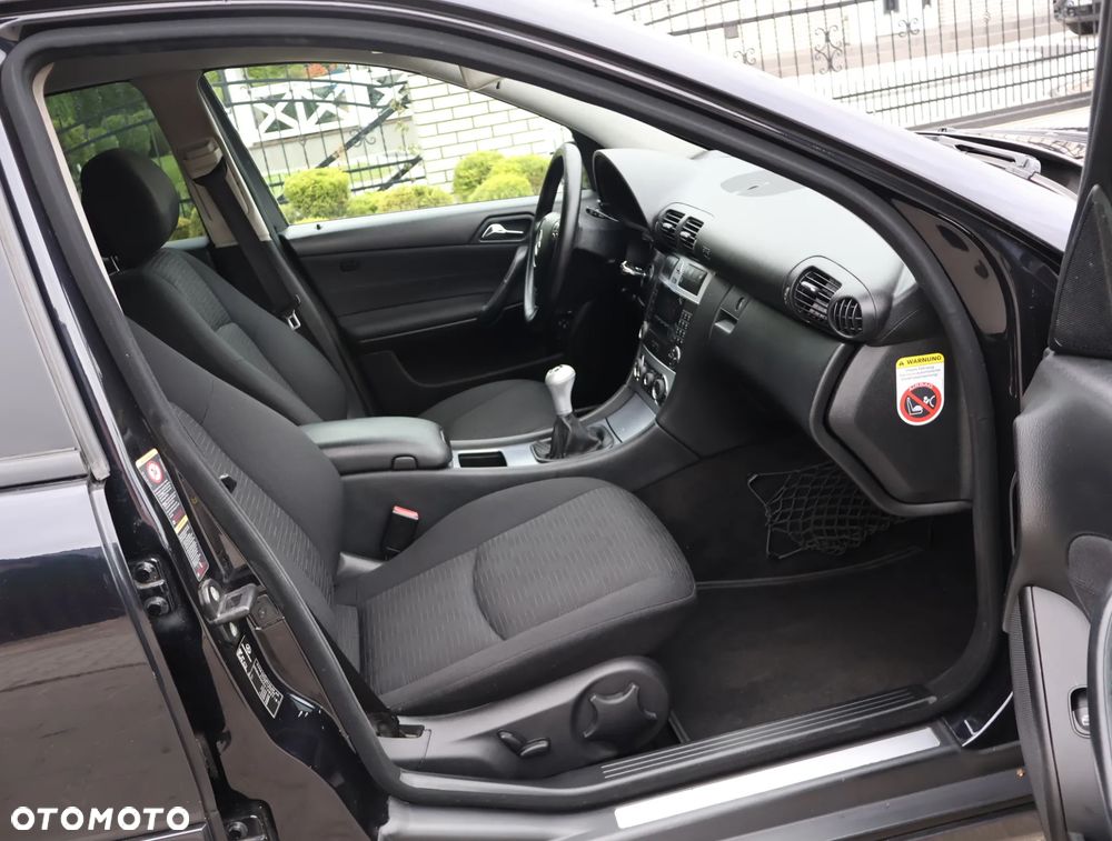 Mercedes-Benz Klasa C 180 Kompressor Sport Edition - 24