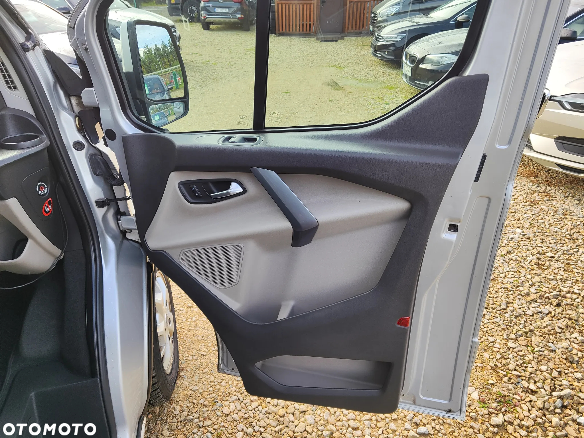 Ford Tourneo Custom - 13