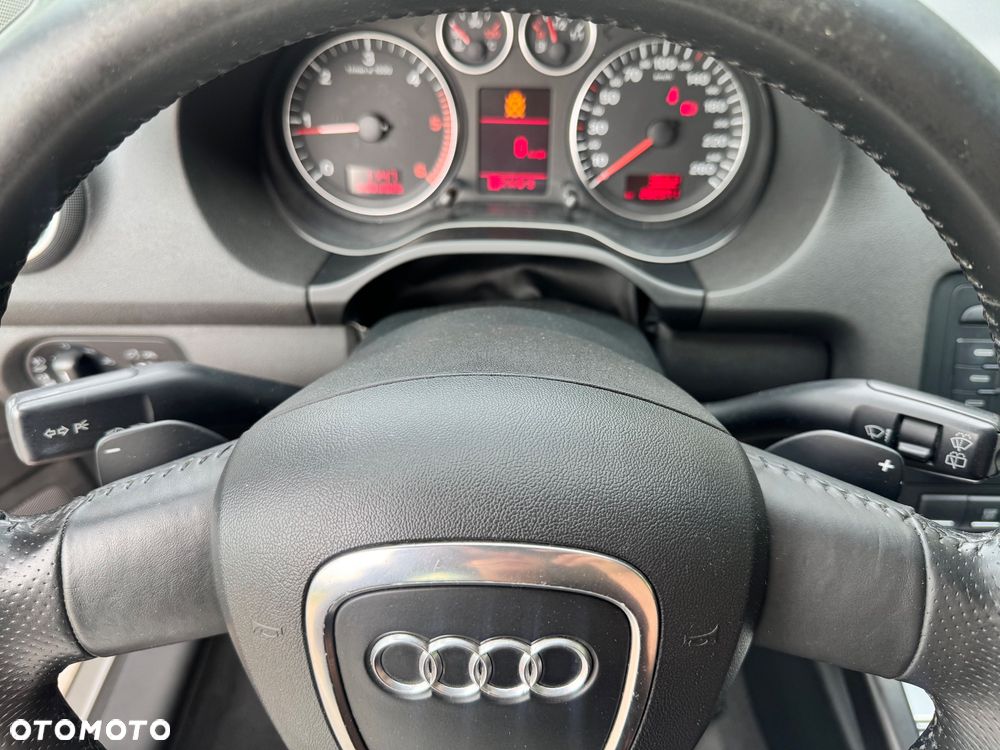 Audi A3 3-drzwiowe 2.0 TDI Attraction S tronic - 16