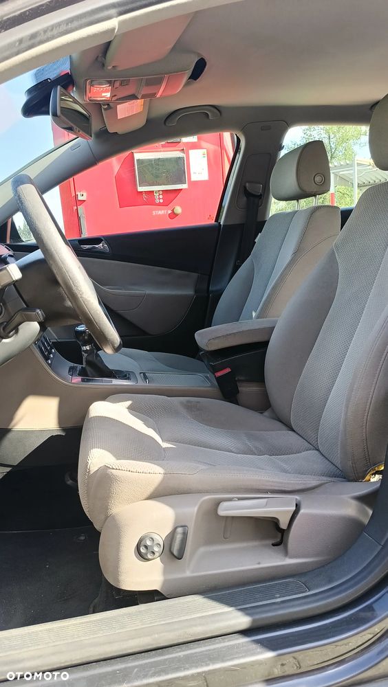 Volkswagen Passat 2.0 FSI Comfortline - 9