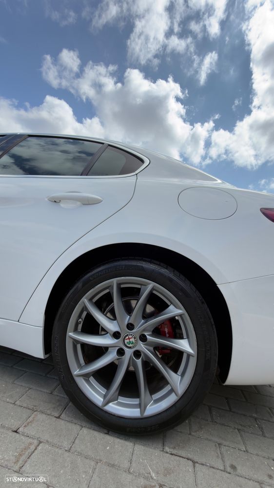 Alfa Romeo Giulia 2.2 D Sprint AT8 - 17