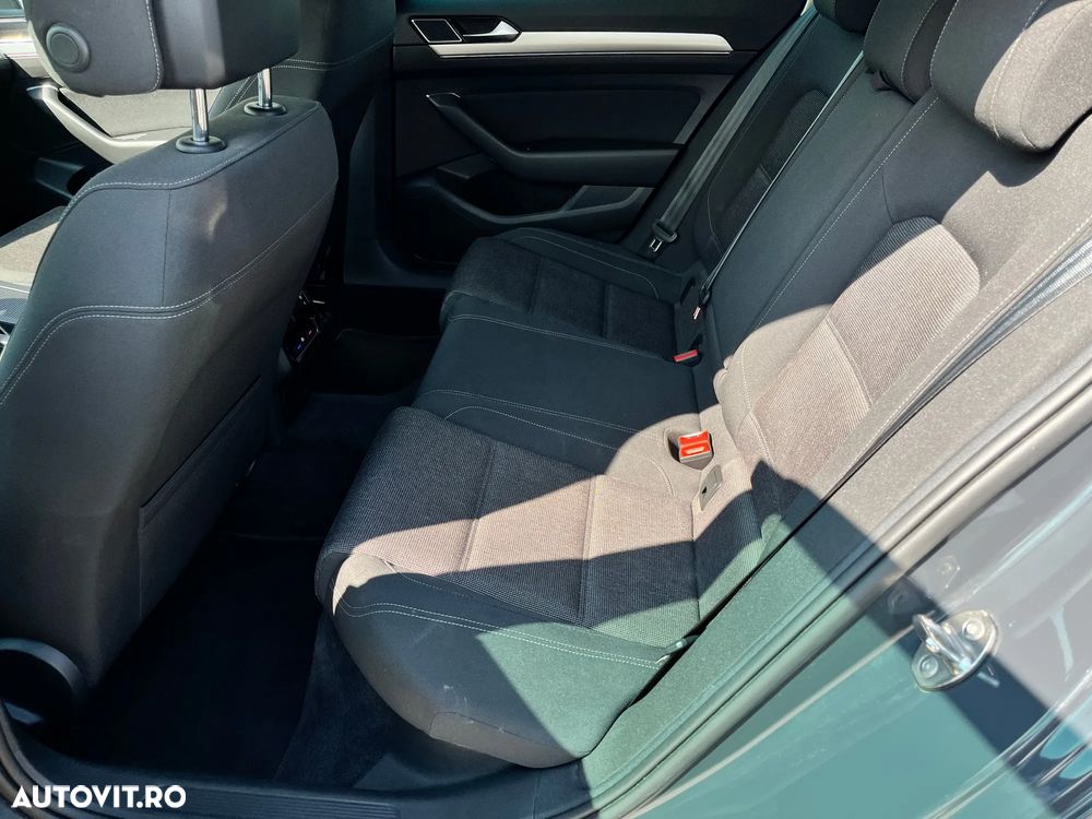 Volkswagen Passat - 12