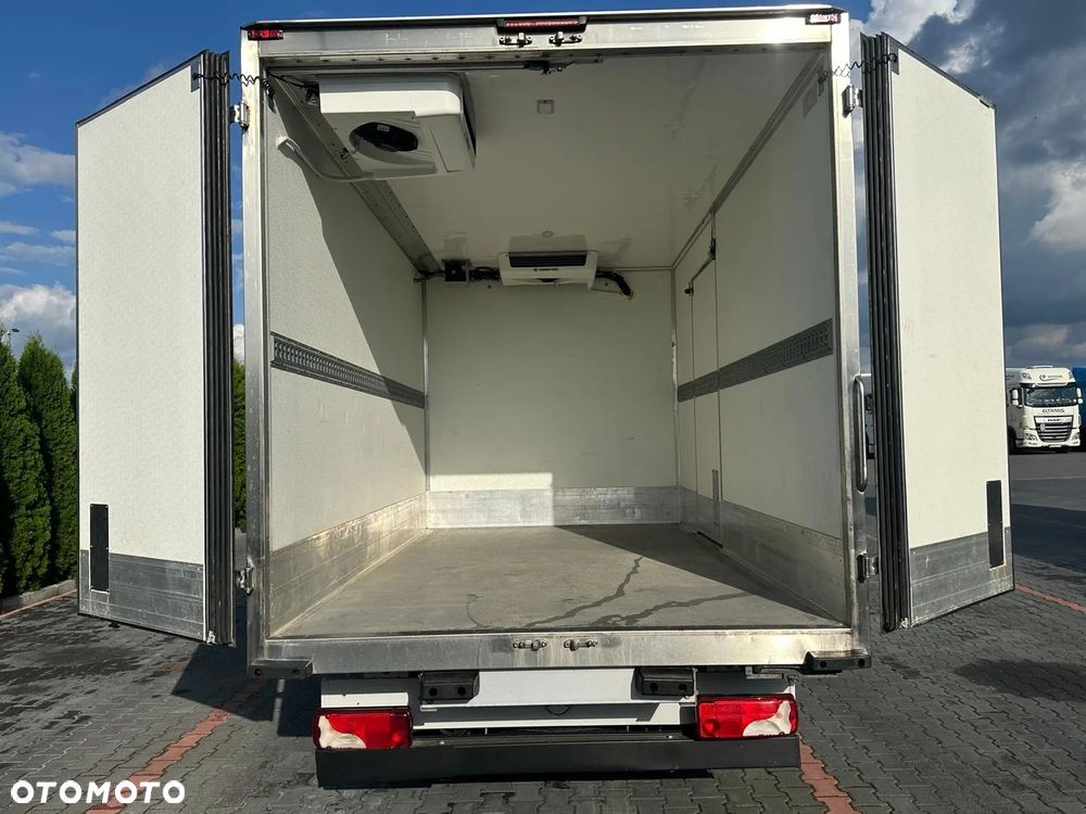 Mercedes-Benz Sprinter - 15