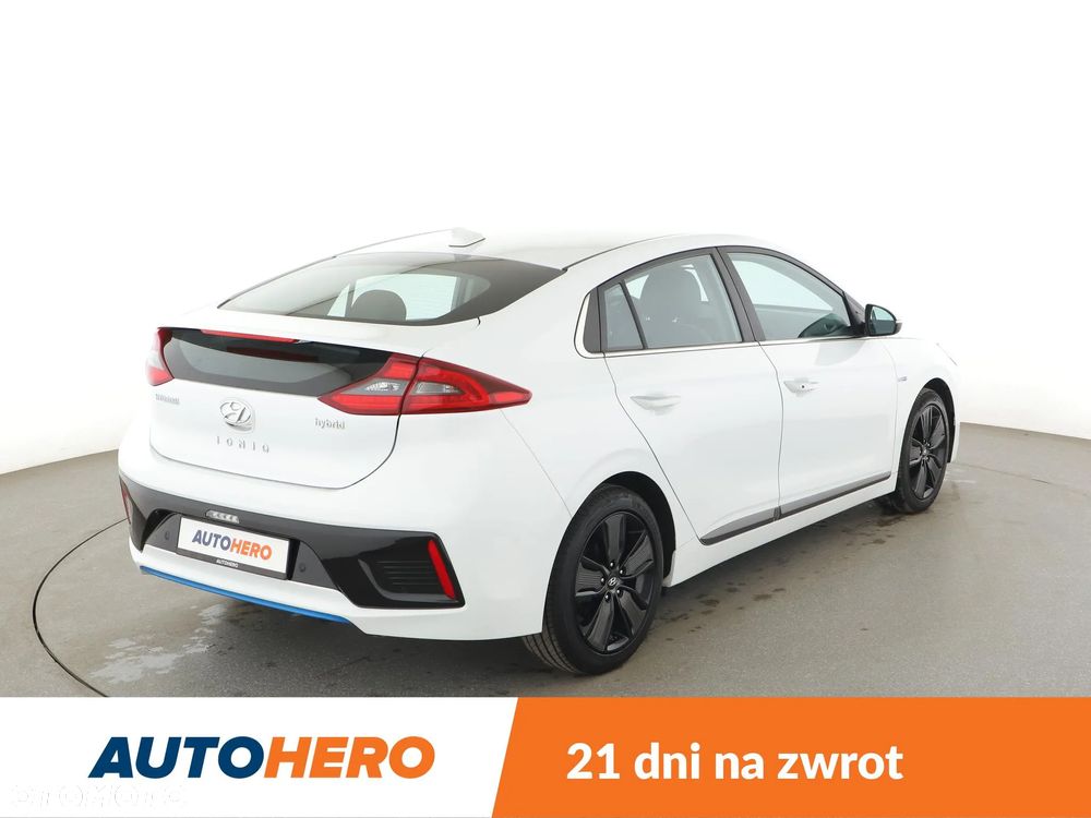 Hyundai IONIQ - 7