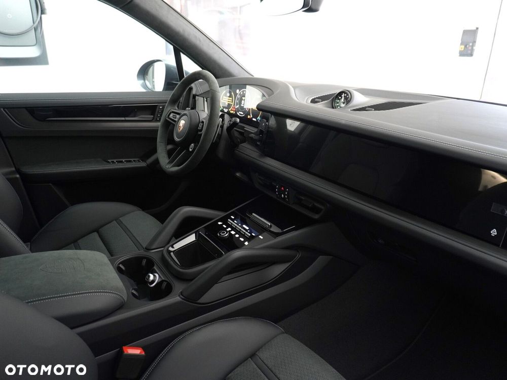Porsche Cayenne GTS - 32