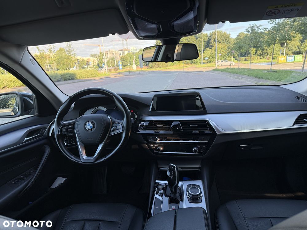 BMW Seria 5 530i xDrive - 13