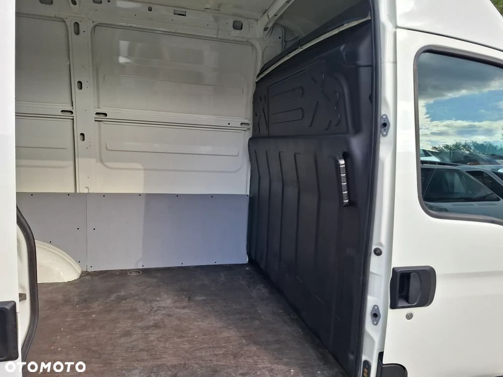 Iveco Daily 35S13 L2H2 ŚREDNIAK Klima HAK 3500KG - 29