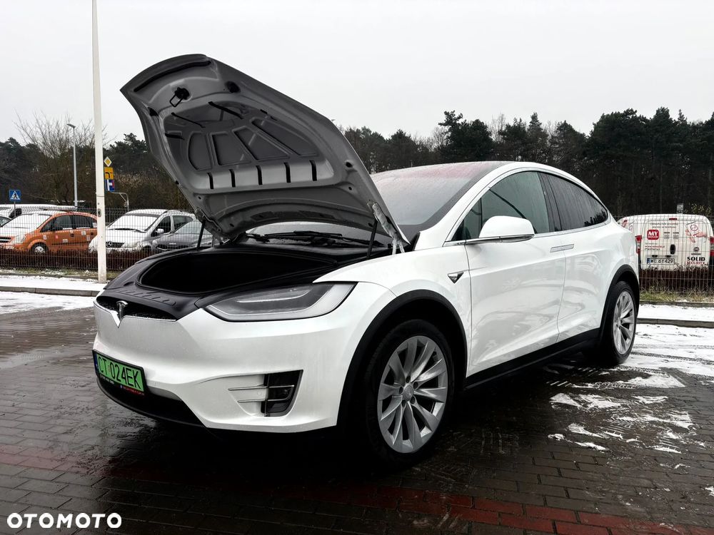 Tesla Model X - 6