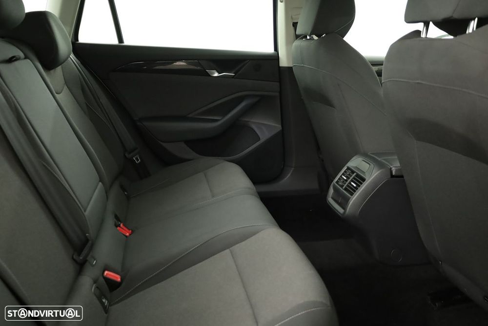VW Passat Variant 1.5 TSI eHybrid DSG - 22