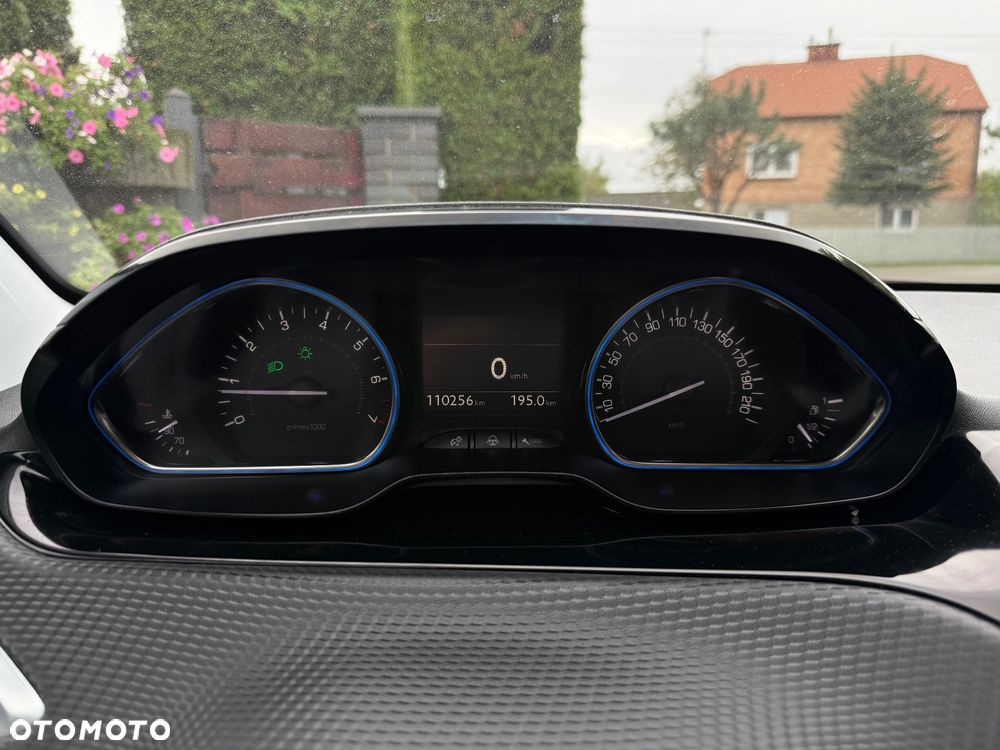 Peugeot 2008 1.2 Pure Tech Allure S&S - 10