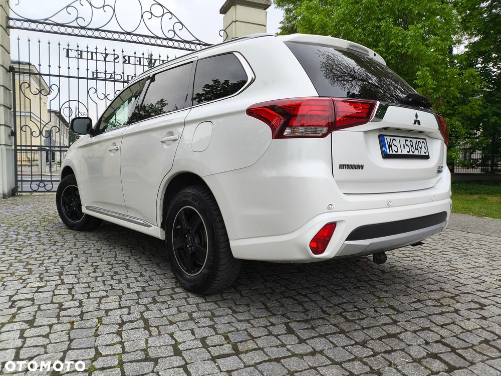 Mitsubishi Outlander 2.0 4WD Top - 14