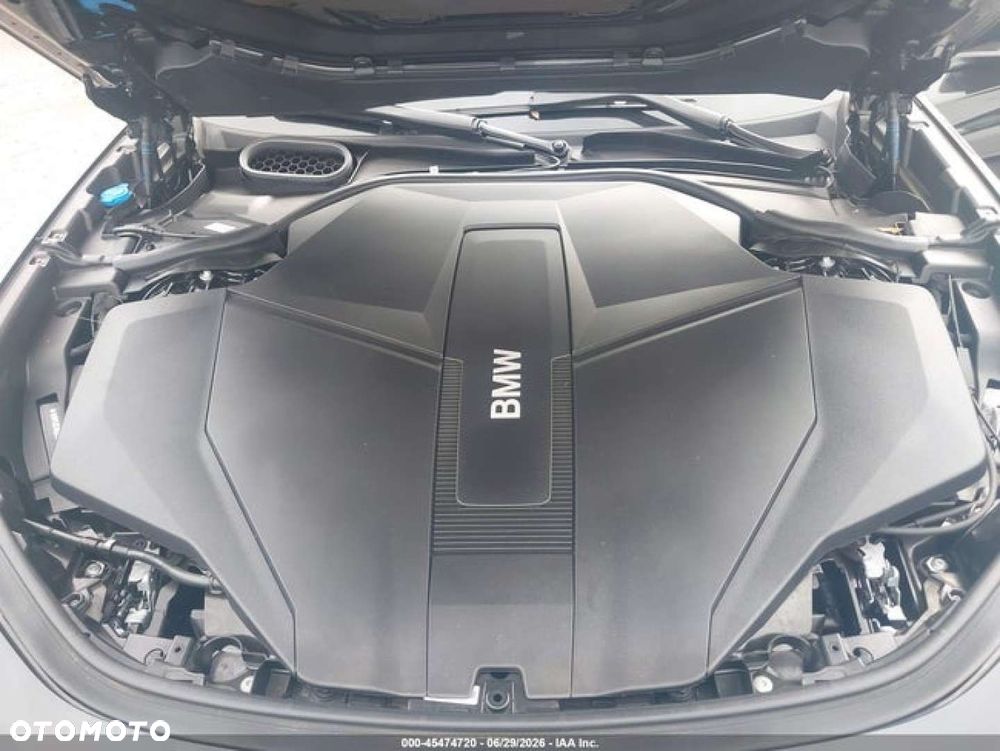 BMW i7 - 9