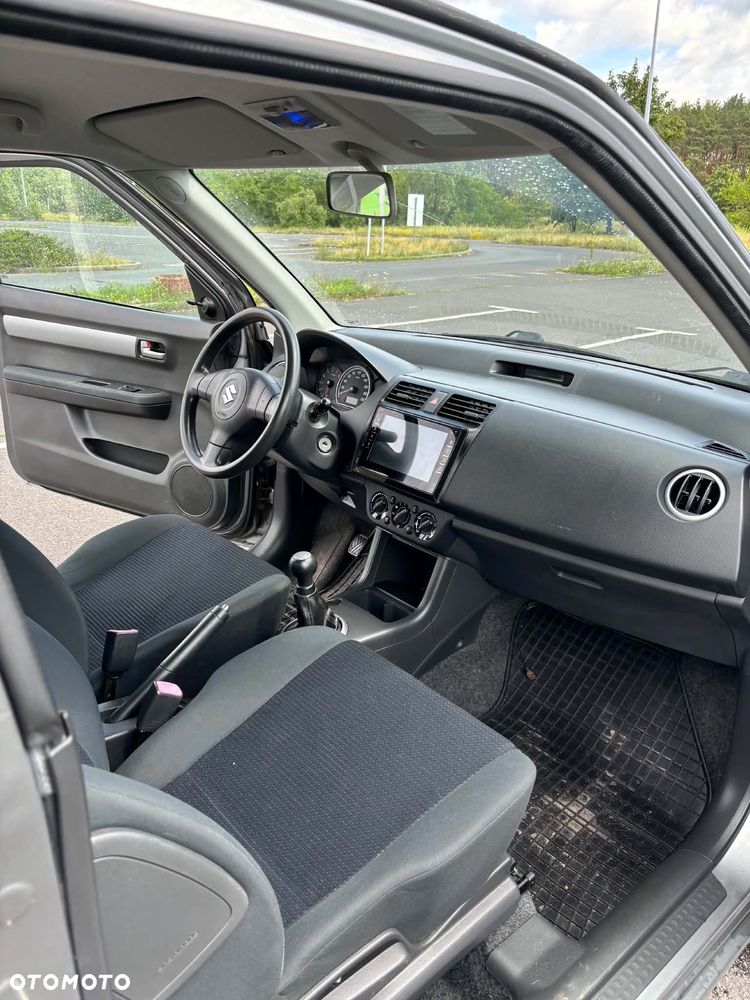 Suzuki Swift 1.3 GC - 2