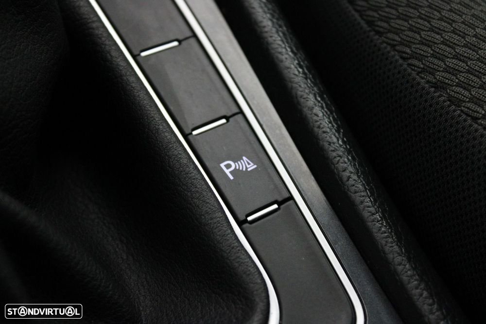 VW Golf Variant 1.6 TDi Confortline - 25