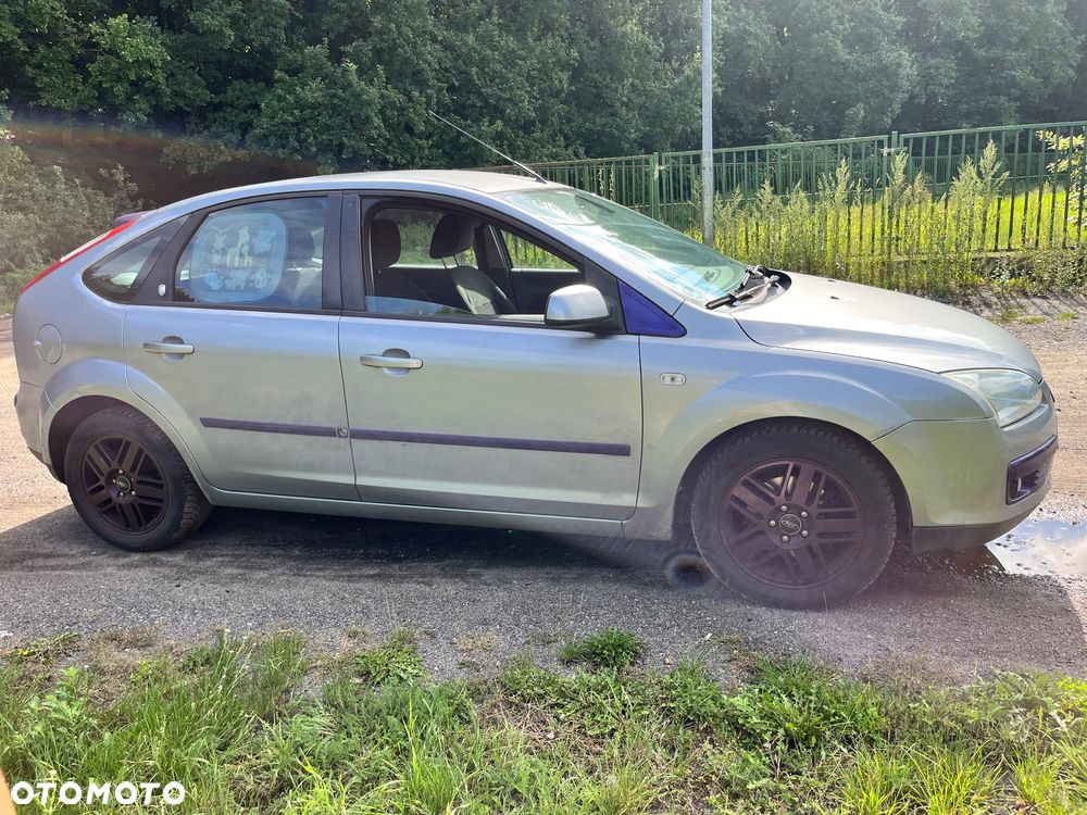 Ford Focus 1.6 16V Ghia - 8