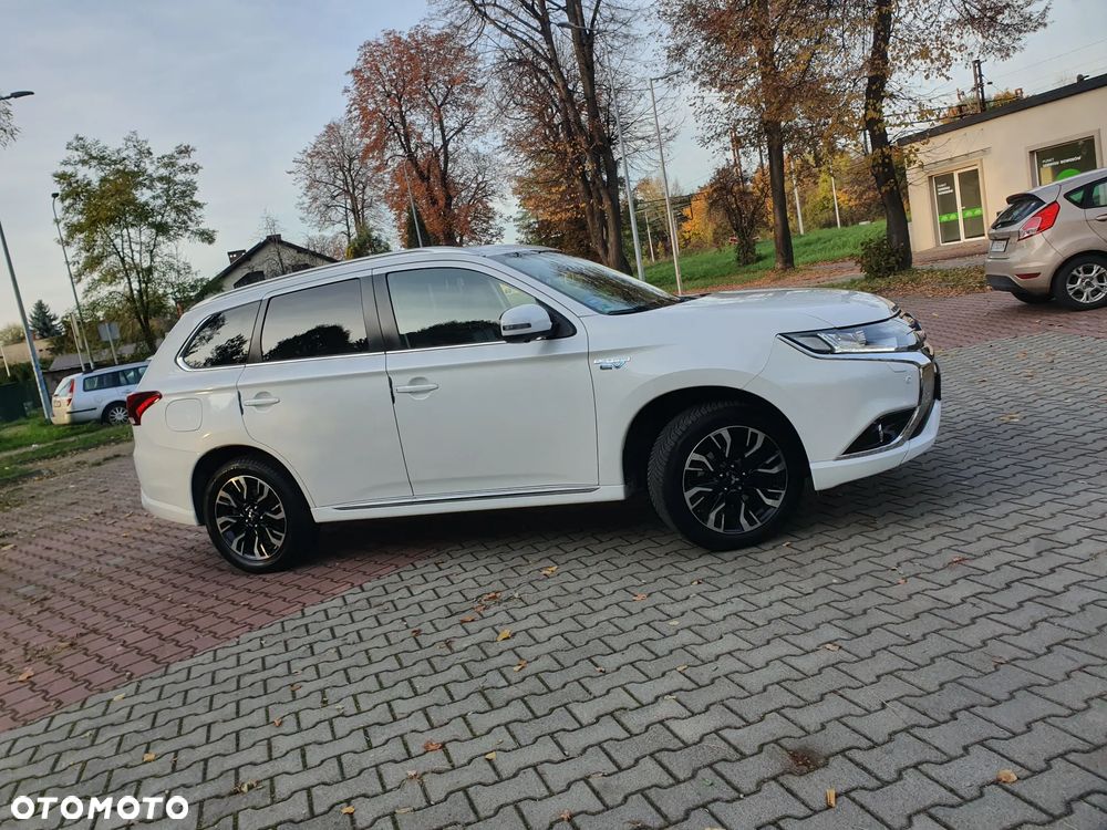 Mitsubishi Outlander 2.0 4WD Top - 5